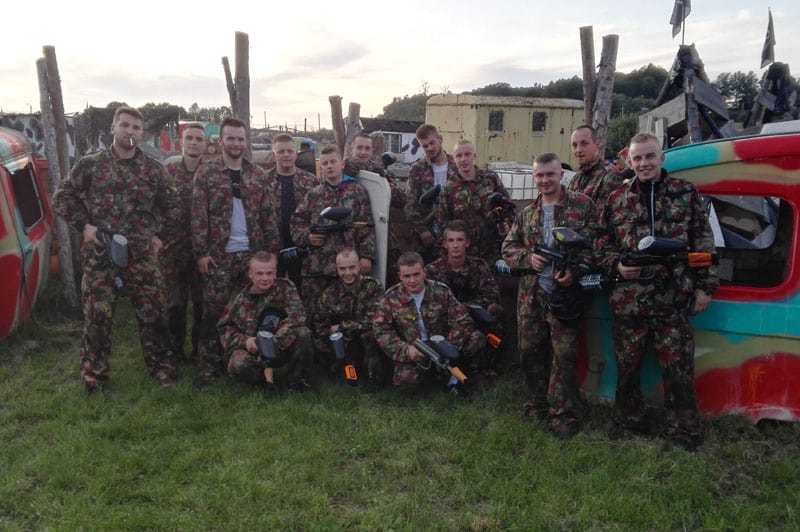 Imprezy Firmowe w Arenie Mocy – Paintballowy Team Building